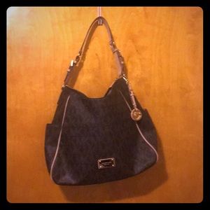 Gorgeous Michael Kors shoulder bag!!